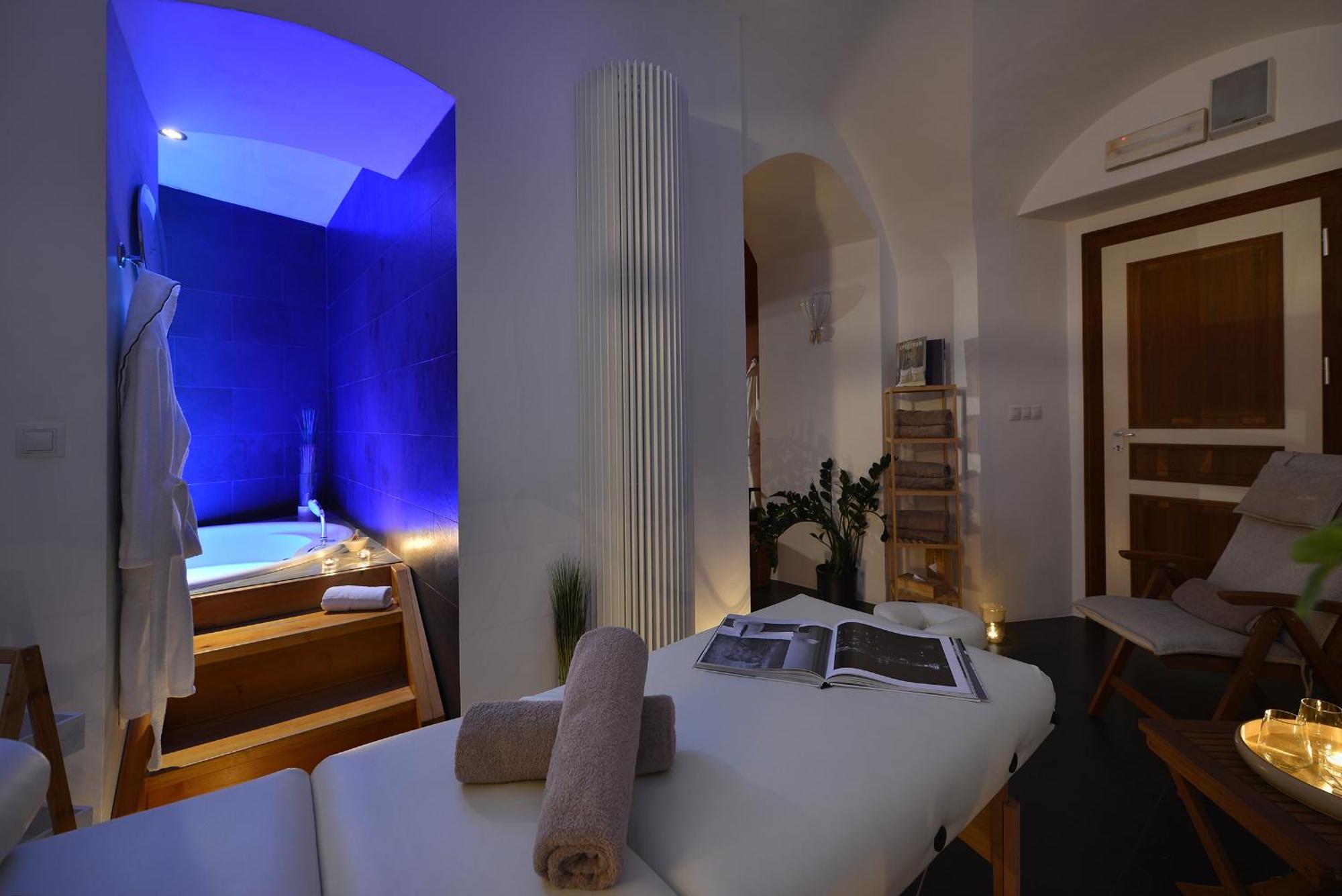 Design Hotel Neruda Прага Екстер'єр фото