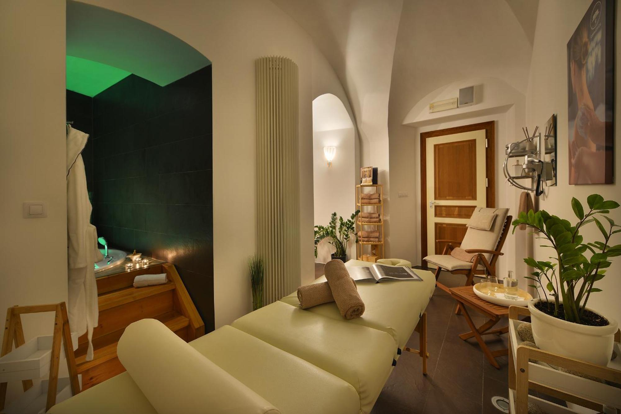 Design Hotel Neruda Прага Екстер'єр фото